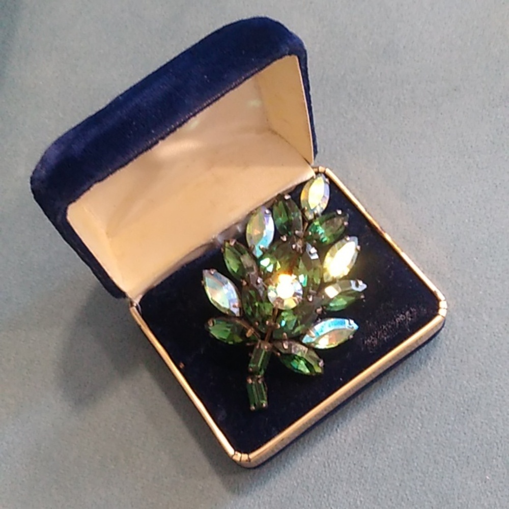 Vtg REGENCY Leaf Brooch*, Green & Iridescent Stones